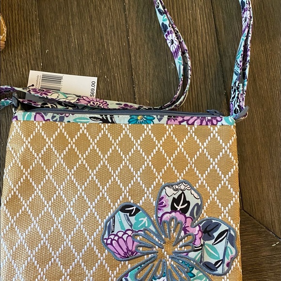 NWT! Vera Bradley Beach Xbody Penelope’s garden - Picture 4 of 5